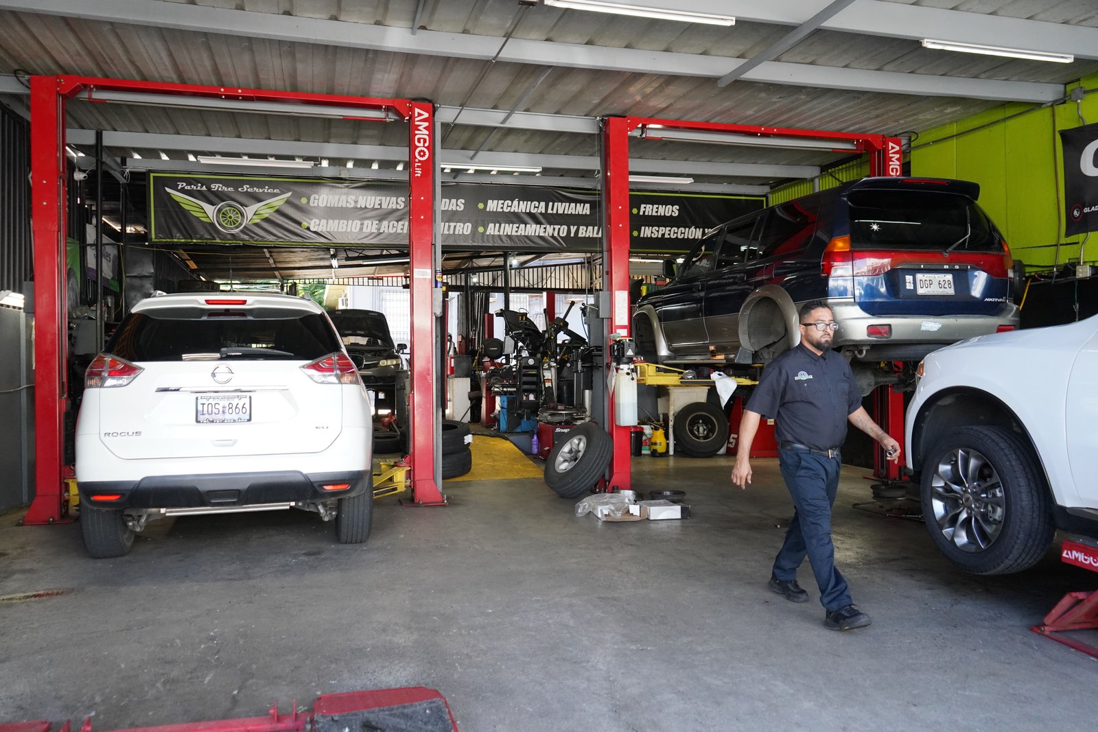 Paris Tire Service background 4