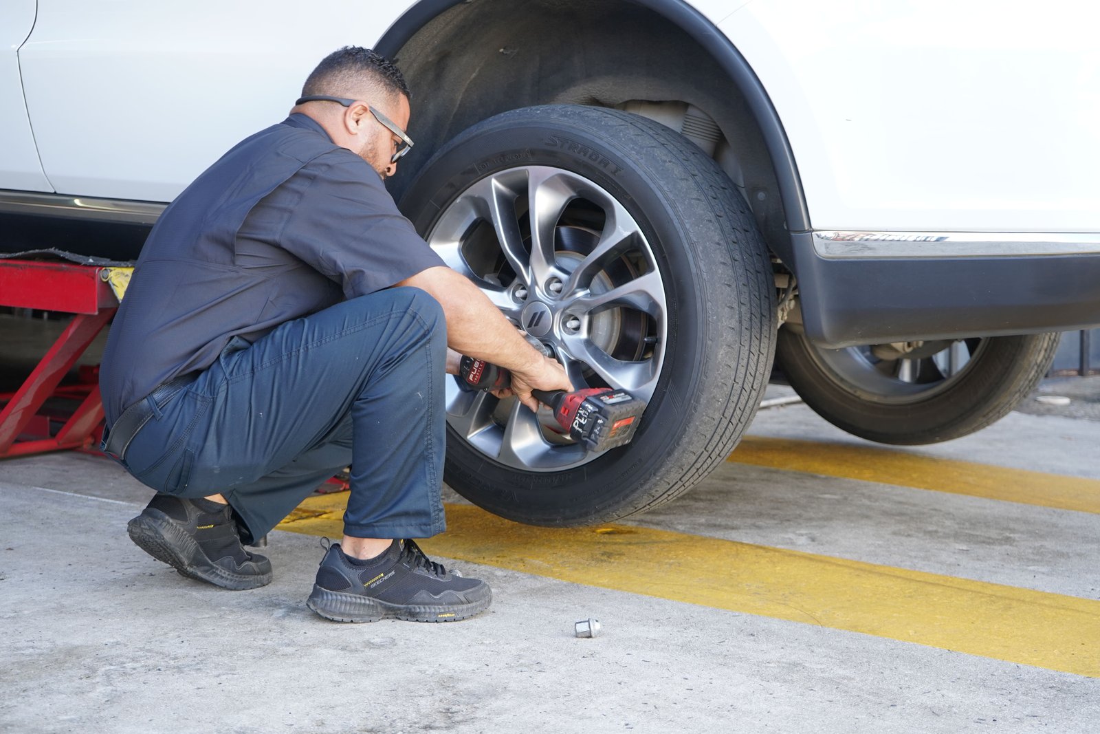 Paris Tire Service background 3