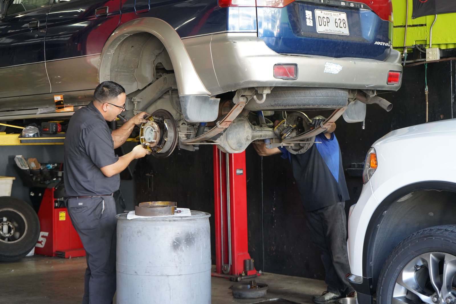 Paris Tire Service background 2
