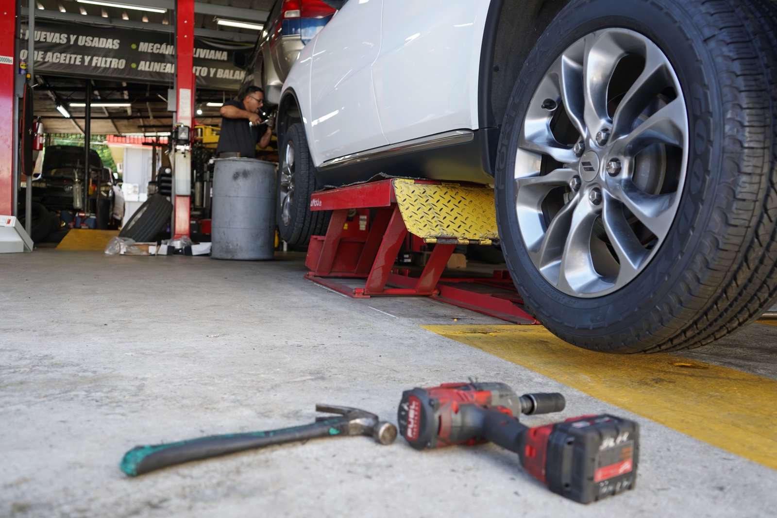 Paris Tire Service background 1